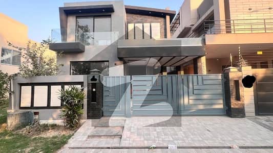 ڈی ایچ اے 9 ٹاؤن ۔ بلاک سی ڈی ایچ اے 9 ٹاؤن,ڈیفنس (ڈی ایچ اے),لاہور میں 4 کمروں کا 8 مرلہ مکان 4.75 کروڑ میں برائے فروخت۔