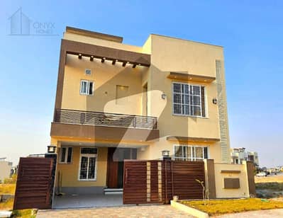 بحریہ ٹاؤن فیز 8 ۔ بلاک ایم بحریہ ٹاؤن فیز 8,بحریہ ٹاؤن راولپنڈی,راولپنڈی میں 4 کمروں کا 14 مرلہ مکان 3.6 کروڑ میں برائے فروخت۔