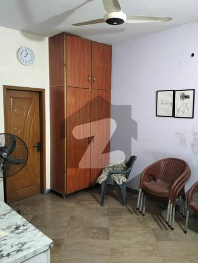 مصطفیٰ ٹاؤن لاہور میں 2 کمروں کا 3 مرلہ بالائی پورشن 32.0 ہزار میں کرایہ پر دستیاب ہے۔