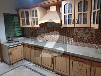 سوان گارڈن اسلام آباد میں 6 کمروں کا 1 کنال مکان 2.5 لاکھ میں کرایہ پر دستیاب ہے۔