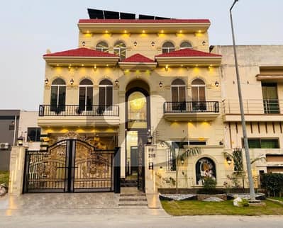 سٹی ہاؤسنگ سوسائٹی گوجرانوالہ میں 6 کمروں کا 10 مرلہ مکان 4.5 کروڑ میں برائے فروخت۔