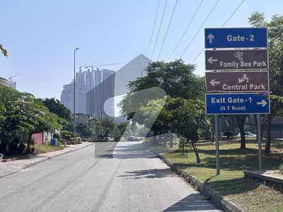 1 kanal level solid land plot at very prime location walking distance from park