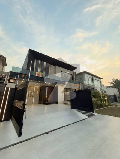 1 MOST BEAUTIFUL HOUSE FOR SALE TOP LOCATION NEAR TO PARK