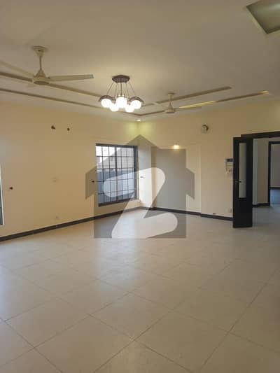 1 Kanal Luxury House Available For Rent