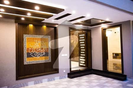 بحریہ ٹاؤن سیکٹر سی بحریہ ٹاؤن,لاہور میں 5 کمروں کا 10 مرلہ مکان 1.35 لاکھ میں کرایہ پر دستیاب ہے۔