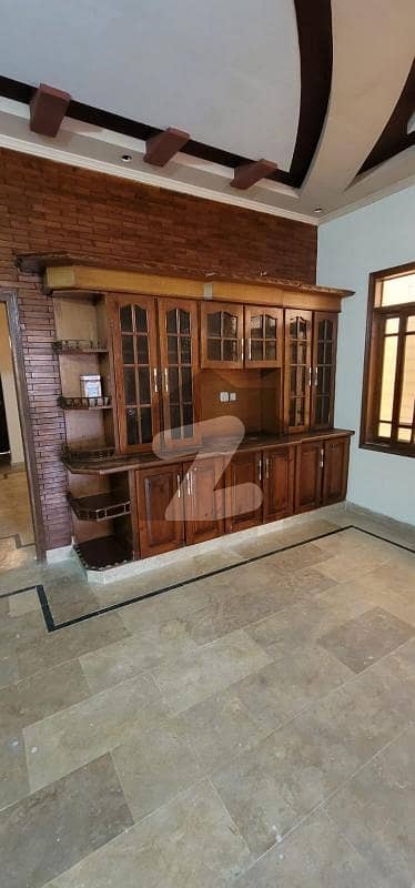 فیڈرل بی ایریا ۔ بلاک 4 فیڈرل بی ایریا,کراچی میں 6 کمروں کا 10 مرلہ مکان 2.6 لاکھ میں کرایہ پر دستیاب ہے۔