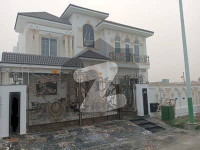 Vip 1 Kanal Non Furnished Upper Portion Available For Rent In Bahria Town Lahore