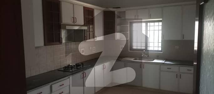 Upper portion well maintained 3 bed study