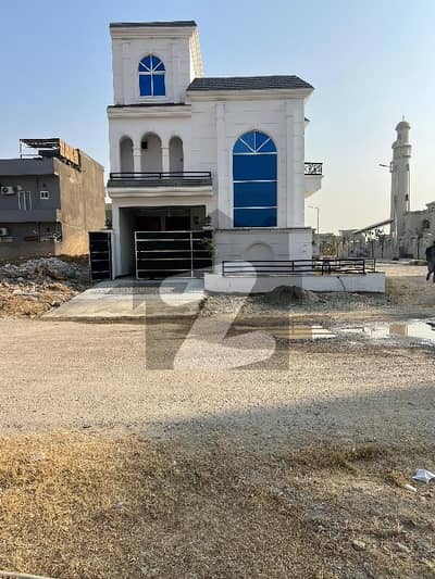 بی ۔ 17 اسلام آباد میں 4 کمروں کا 5 مرلہ مکان 2.6 کروڑ میں برائے فروخت۔