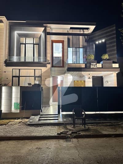 10 MARLA HOUSE FOR SALE AT REASONABLE PRICE IN BAHRIA TOWN LAHORE