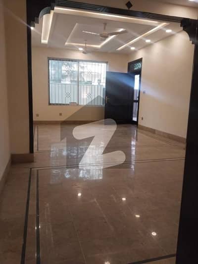 جی ۔ 11 اسلام آباد میں 5 کمروں کا 6 مرلہ مکان 1.7 لاکھ میں کرایہ پر دستیاب ہے۔