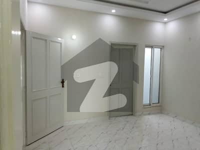 والٹن روڈ لاہور میں 1 کمرے کا 3 مرلہ بالائی پورشن 35.0 ہزار میں کرایہ پر دستیاب ہے۔