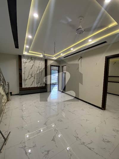 بحریہ ٹاؤن فیز 8 ۔ سیکٹر ایف - 1 بحریہ ٹاؤن فیز 8,بحریہ ٹاؤن راولپنڈی,راولپنڈی میں 3 کمروں کا 10 مرلہ بالائی پورشن 60.0 ہزار میں کرایہ پر دستیاب ہے۔