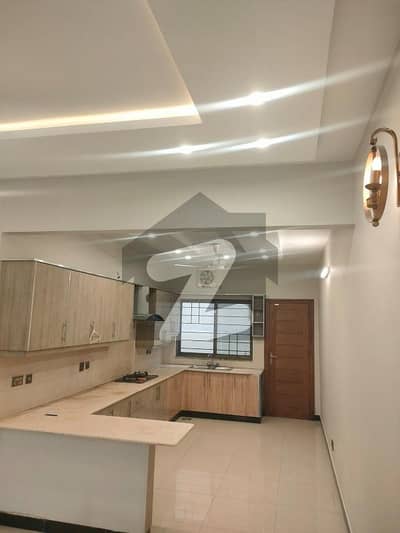 بحریہ ٹاؤن فیز 8 ۔ عمر بلاک بحریہ ٹاؤن فیز 8 ۔ سفاری ویلی,بحریہ ٹاؤن فیز 8,بحریہ ٹاؤن راولپنڈی,راولپنڈی میں 4 کمروں کا 7 مرلہ مکان 2.6 کروڑ میں برائے فروخت۔