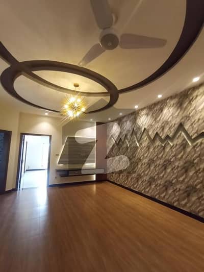 10 Marla House Available In Bahria Town Phase 8 - Sector F-1 For rent