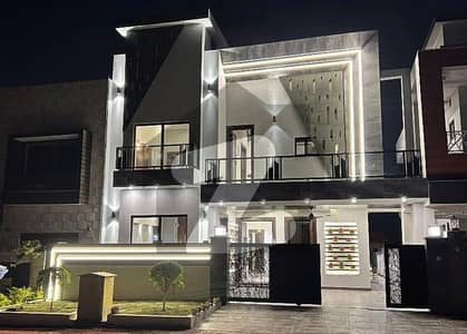 بحریہ ٹاؤن فیز 8 ۔ بلاک ای بحریہ ٹاؤن فیز 8,بحریہ ٹاؤن راولپنڈی,راولپنڈی میں 6 کمروں کا 12 مرلہ مکان 5.7 کروڑ میں برائے فروخت۔