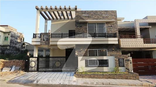 زرج سکیم ۔ سیکٹر سی زراج ہاؤسنگ سکیم,اسلام آباد میں 5 کمروں کا 10 مرلہ مکان 5.1 کروڑ میں برائے فروخت۔