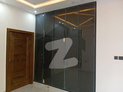 GOOD LOCATION, 10 MARLA BRAND NEW LUXURY HOUSE FOR SALE