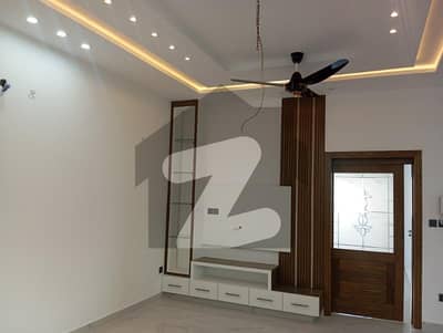 GOOD LOCATION, 10 MARLA BRAND NEW LUXURY HOUSE FOR SALE