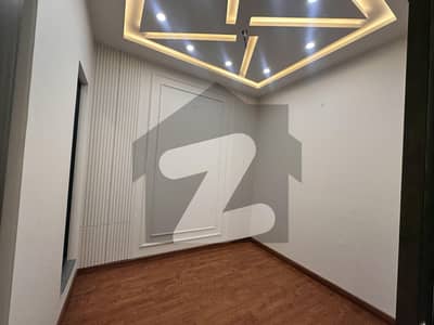 ڈیوائن انکلیو کینال روڈ,فیصل آباد میں 5 کمروں کا 10 مرلہ مکان 5.9 کروڑ میں برائے فروخت۔ ڈیوائن انکلیو کینال روڈ,فیصل آباد میں 5 کمروں کا 10 مرلہ مکان 5.9 کروڑ میں برائے فروخت۔