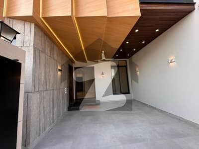 ڈیوائن انکلیو کینال روڈ,فیصل آباد میں 4 کمروں کا 7 مرلہ مکان 3.9 کروڑ میں برائے فروخت۔ ڈیوائن انکلیو کینال روڈ,فیصل آباد میں 4 کمروں کا 7 مرلہ مکان 3.9 کروڑ میں برائے فروخت۔