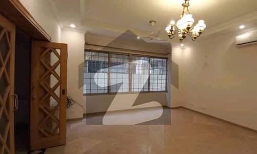 آئی ۔ 8/3 آئی ۔ 8,اسلام آباد میں 7 کمروں کا 12 مرلہ مکان 12.5 کروڑ میں برائے فروخت۔