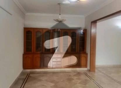 آئی ۔ 8 اسلام آباد میں 6 کمروں کا 1 کنال مکان 3.4 لاکھ میں کرایہ پر دستیاب ہے۔