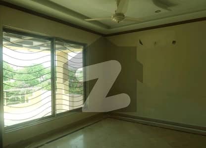 آئی ۔ 8/3 آئی ۔ 8,اسلام آباد میں 3 کمروں کا 14 مرلہ بالائی پورشن 1.65 لاکھ میں کرایہ پر دستیاب ہے۔