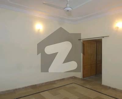 آئی ۔ 8/3 آئی ۔ 8,اسلام آباد میں 3 کمروں کا 1 کنال بالائی پورشن 2.2 لاکھ میں کرایہ پر دستیاب ہے۔