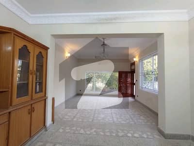 آئی ۔ 8 اسلام آباد میں 6 کمروں کا 14 مرلہ مکان 12.5 کروڑ میں برائے فروخت۔