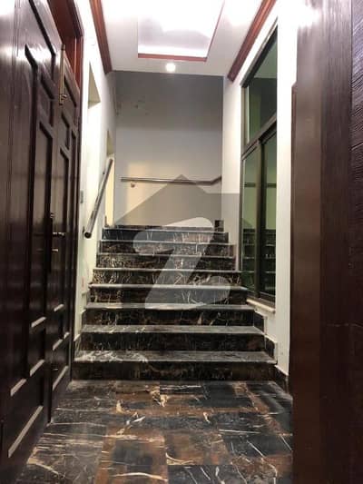 بنی گالہ اسلام آباد میں 5 کمروں کا 10 مرلہ مکان 1.25 لاکھ میں کرایہ پر دستیاب ہے۔