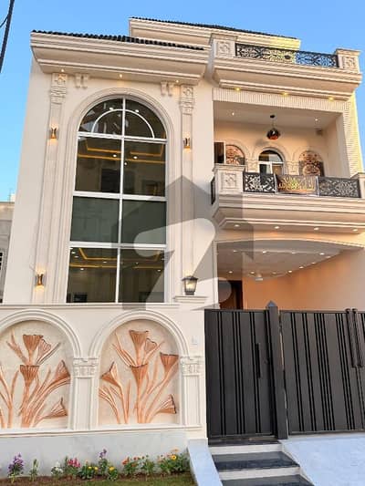 سینٹرل پارک ہاؤسنگ سکیم لاہور میں 4 کمروں کا 5 مرلہ مکان 2.35 کروڑ میں برائے فروخت۔