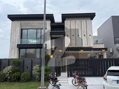 ڈی ایچ اے فیز 7 - بلاک وائے فیز 7,ڈیفنس (ڈی ایچ اے),لاہور میں 5 کمروں کا 1 کنال مکان 9.5 کروڑ میں برائے فروخت۔