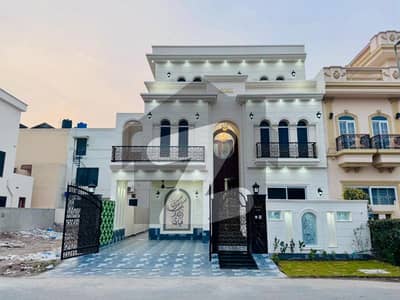 سٹی ہاؤسنگ سوسائٹی گوجرانوالہ میں 6 کمروں کا 10 مرلہ مکان 4.6 کروڑ میں برائے فروخت۔