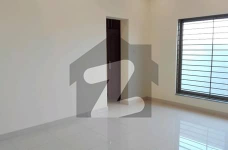 آئی ۔ 8/4 آئی ۔ 8,اسلام آباد میں 9 کمروں کا 12 مرلہ مکان 10.5 کروڑ میں برائے فروخت۔