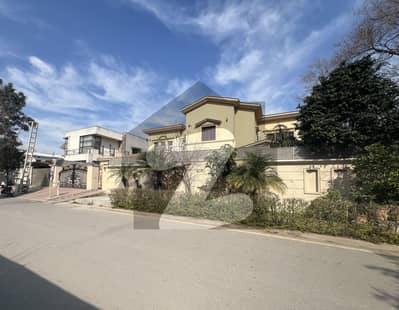 ایف ۔ 8 اسلام آباد میں 7 کمروں کا 10 مرلہ مکان 15.0 لاکھ میں کرایہ پر دستیاب ہے۔