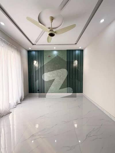 ڈی ایچ اے 9 ٹاؤن ڈیفنس (ڈی ایچ اے),لاہور میں 3 کمروں کا 5 مرلہ مکان 3.0 کروڑ میں برائے فروخت۔