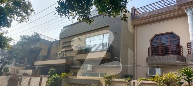 علامہ اقبال ٹاؤن ۔ عمر بلاک علامہ اقبال ٹاؤن,لاہور میں 6 کمروں کا 11 مرلہ مکان 6.5 کروڑ میں برائے فروخت۔ علامہ اقبال ٹاؤن ۔ عمر بلاک علامہ اقبال ٹاؤن,لاہور میں 6 کمروں کا 11 مرلہ مکان 6.5 کروڑ میں برائے فروخت۔