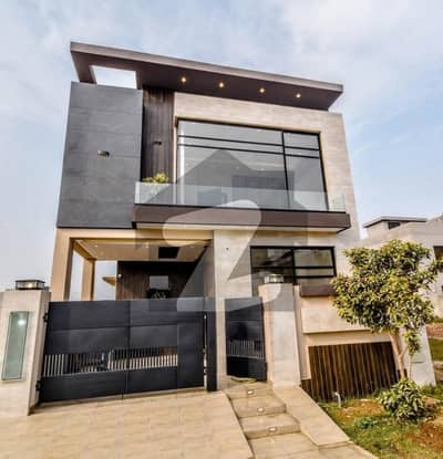 ڈی ایچ اے 9 ٹاؤن ڈیفنس (ڈی ایچ اے),لاہور میں 3 کمروں کا 5 مرلہ مکان 2.3 کروڑ میں برائے فروخت۔