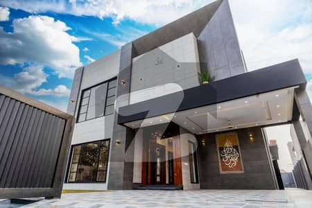 10-Marla Luxury House For Rent At Top Location