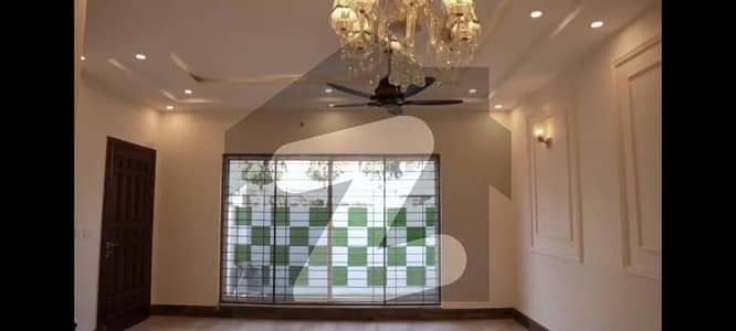 ڈی ایچ اے فیز 6 - بلاک ڈی فیز 6,ڈیفنس (ڈی ایچ اے),لاہور میں 4 کمروں کا 10 مرلہ مکان 6.25 کروڑ میں برائے فروخت۔