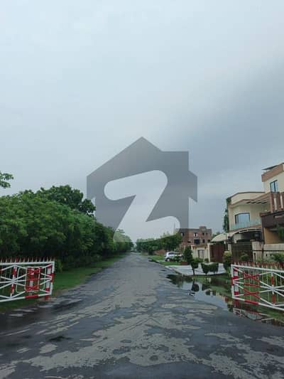 1 KANAL FACING PARK RESIDENTIAL PLOT FOR SALE NFC PHASE 1 COLLEGE ROAD LAHORE