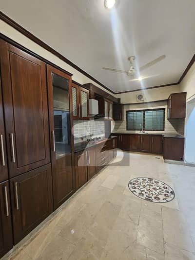 ای ۔ 11 اسلام آباد میں 3 کمروں کا 1 کنال زیریں پورشن 1.1 لاکھ میں کرایہ پر دستیاب ہے۔