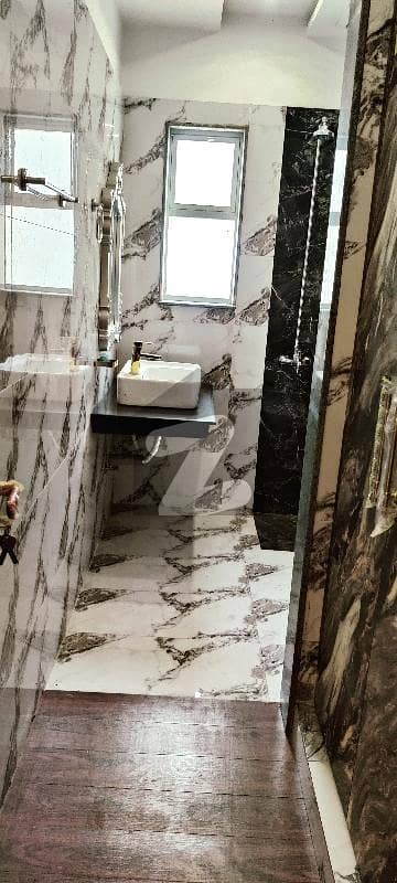 پیراگون سٹی لاہور میں 5 کمروں کا 10 مرلہ مکان 2.05 لاکھ میں کرایہ پر دستیاب ہے۔