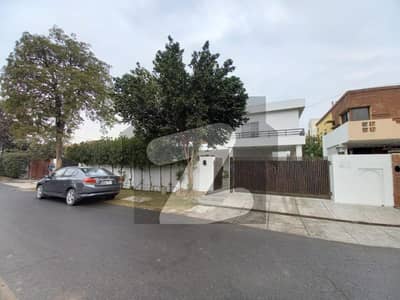 ڈی ایچ اے فیز 1 - بلاک ایم فیز 1,ڈیفنس (ڈی ایچ اے),لاہور میں 6 کمروں کا 2 کنال مکان 13.0 کروڑ میں برائے فروخت۔