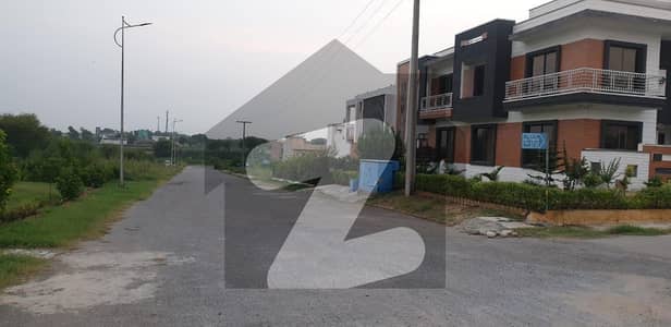 جی ۔ 16 اسلام آباد میں 7 مرلہ رہائشی پلاٹ 1.5 کروڑ میں برائے فروخت۔