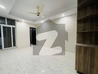 گلبرگ گرینز گلبرگ,اسلام آباد میں 2 کمروں کا 8 مرلہ دفتر 1.2 لاکھ میں کرایہ پر دستیاب ہے۔