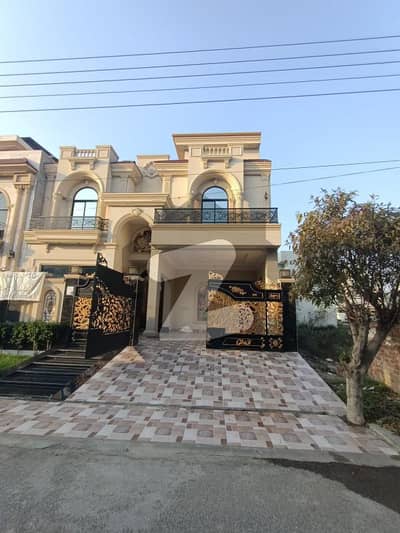 PRIME LOCATION 10 MARLA HOUSE FOR SALE