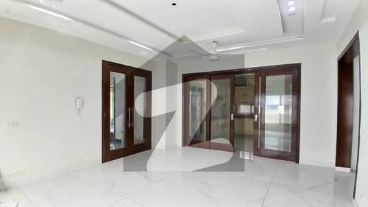 ڈی ایچ اے فیز 6 ڈیفنس (ڈی ایچ اے),لاہور میں 5 کمروں کا 1 کنال مکان 3.5 لاکھ میں کرایہ پر دستیاب ہے۔