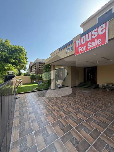 بحریہ ٹاؤن فیز 3 بحریہ ٹاؤن راولپنڈی,راولپنڈی میں 6 کمروں کا 1 کنال مکان 8.5 کروڑ میں برائے فروخت۔